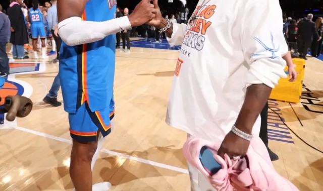 天天盈球即时比分直播-亚历山大今日赛后将亲穿球鞋赠予喜剧演员崔西-摩根