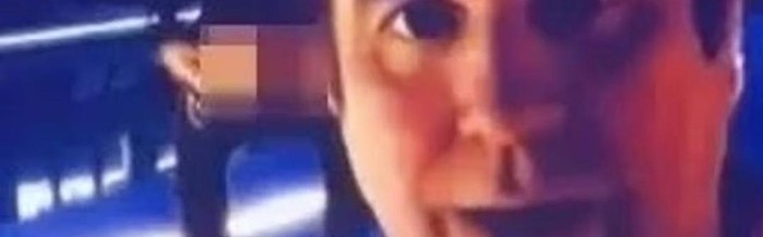 天天盈球-天空体育直播突发意外！球迷镜头前露屁股，主持人紧急道歉中断采访|桑德兰|戈默索尔|伯恩茅斯|博斯罗伊德|塔夫_新浪体育_新浪新闻