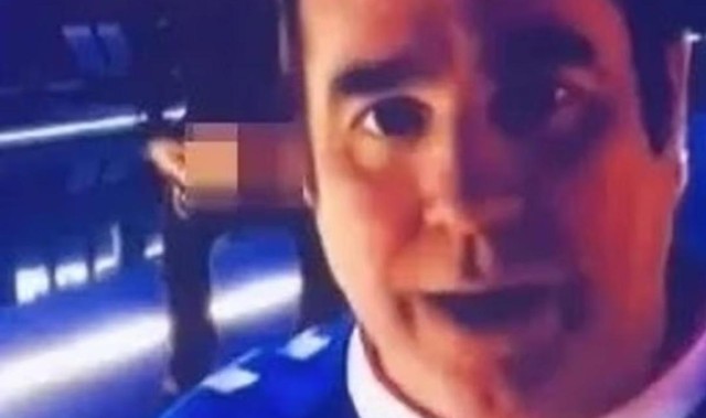 天天盈球-天空体育直播突发意外！球迷镜头前露屁股，主持人紧急道歉中断采访|桑德兰|戈默索尔|伯恩茅斯|博斯罗伊德|塔夫_新浪体育_新浪新闻