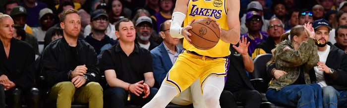 天天盈球-加盟湖人，发挥稳定，你果然是东詹得力帮手，老詹爆发创纪录|詹姆斯|勒布朗·詹姆斯|肯纳德|投篮|勒布朗-詹姆斯_新浪体育_新浪新闻